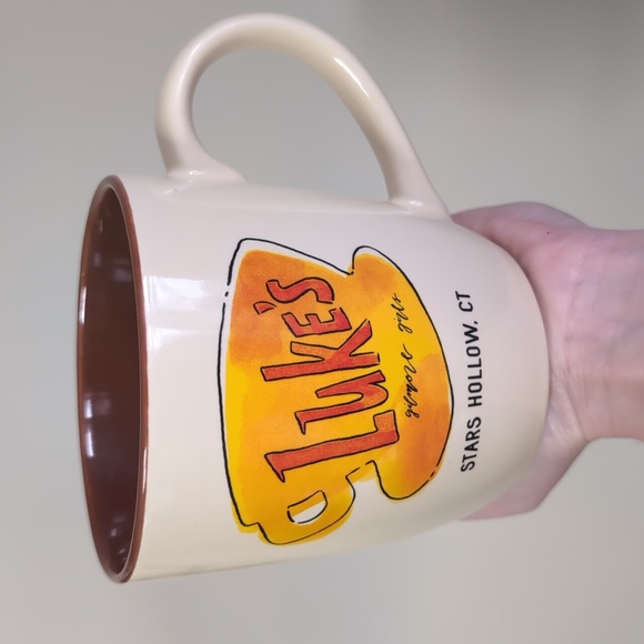 Gilmore Girls Other - Gilmore Girls Vintage Style Cream Color LUKE'S STARS HOLLOW, CT Mug ☕
